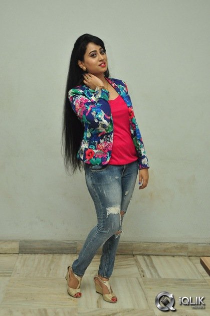 Anchor-Ashwini-At-Iddaram-Movie-Audio-Launch